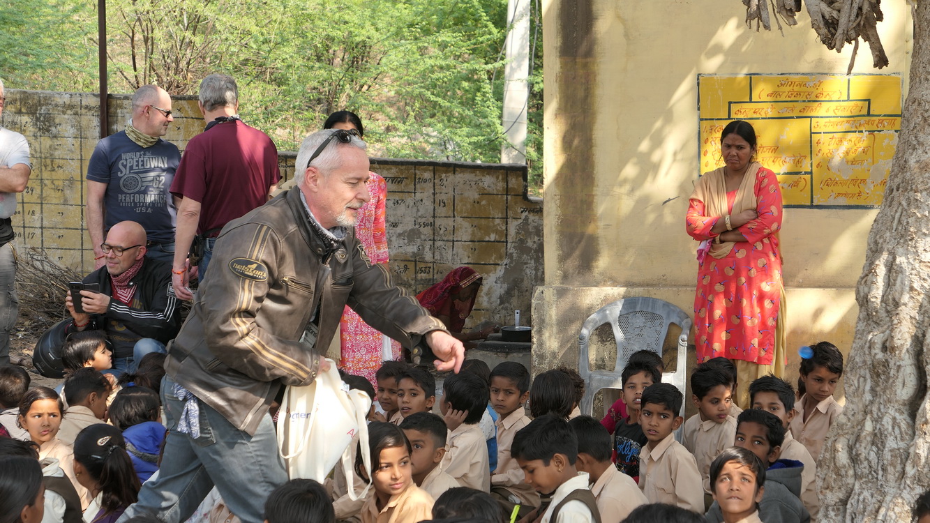 La distributions des fournitures scolaires Jour 3