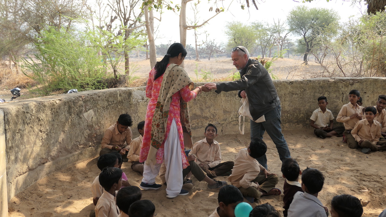 La distributions des fournitures scolaires Jour 3