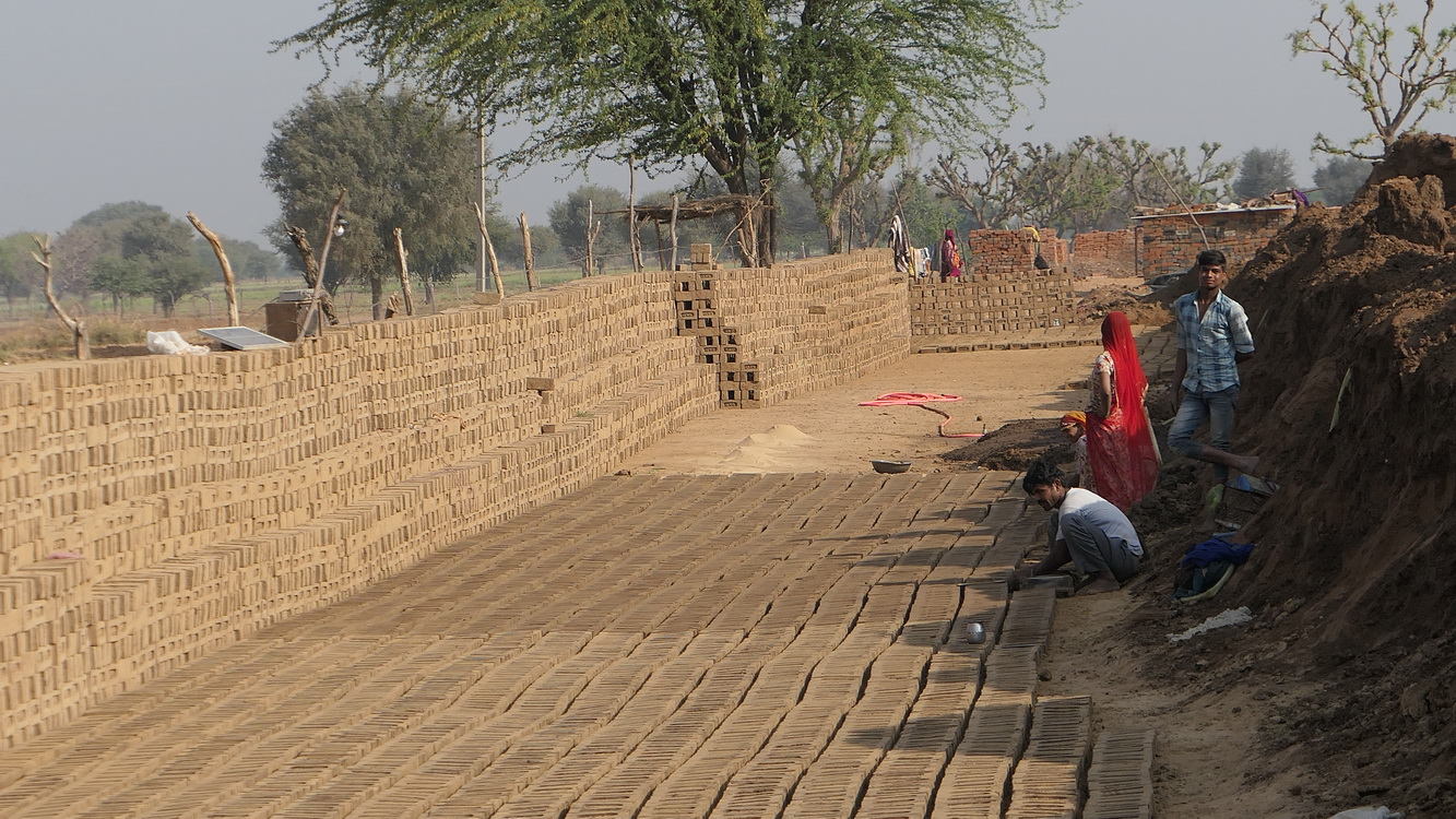 Encore une briquetterie sur la route : du travail ! Pushkar vers Jodhpur